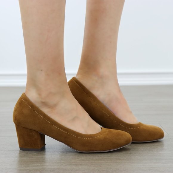 Shoes - Vintage look chunky heel round toe pumps